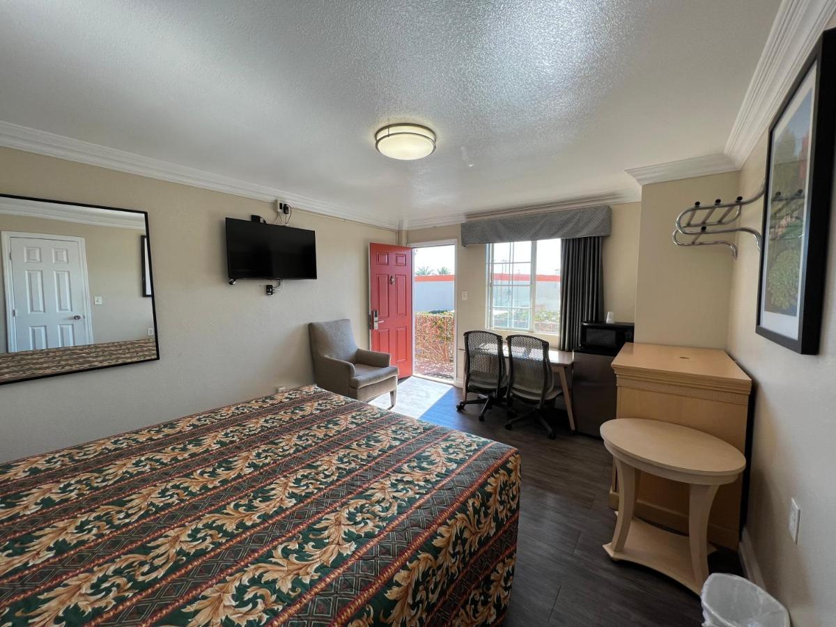 Flamingo Motel Окснард Екстериор снимка